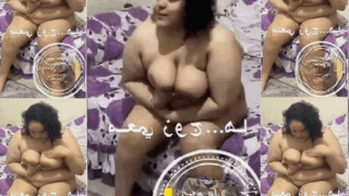 صاحب زوجها بيقولها امسكى بزازك وبينى الحلمة عشان اصورك صح ويشتغل